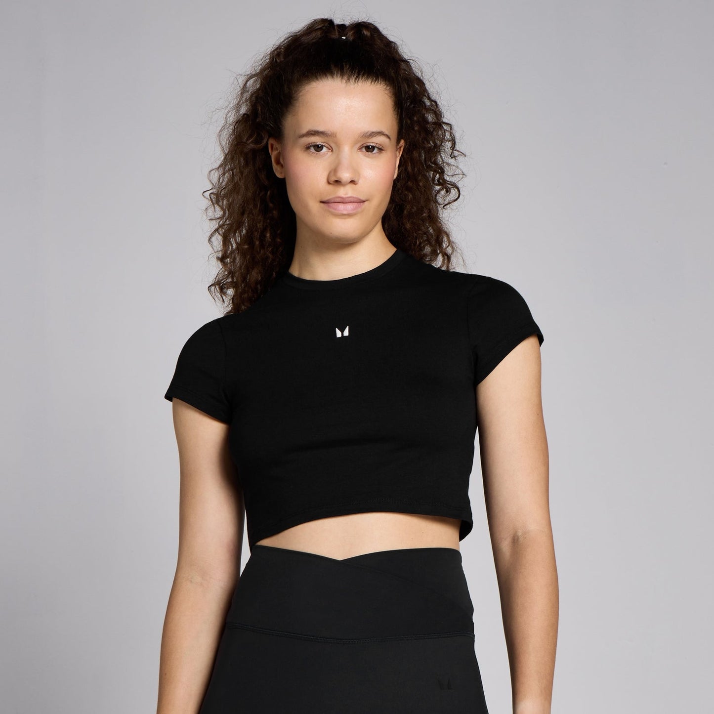 Basics croptop met nauwsluitende pasvorm en korte mouwen voor dames - Zwart / XXL