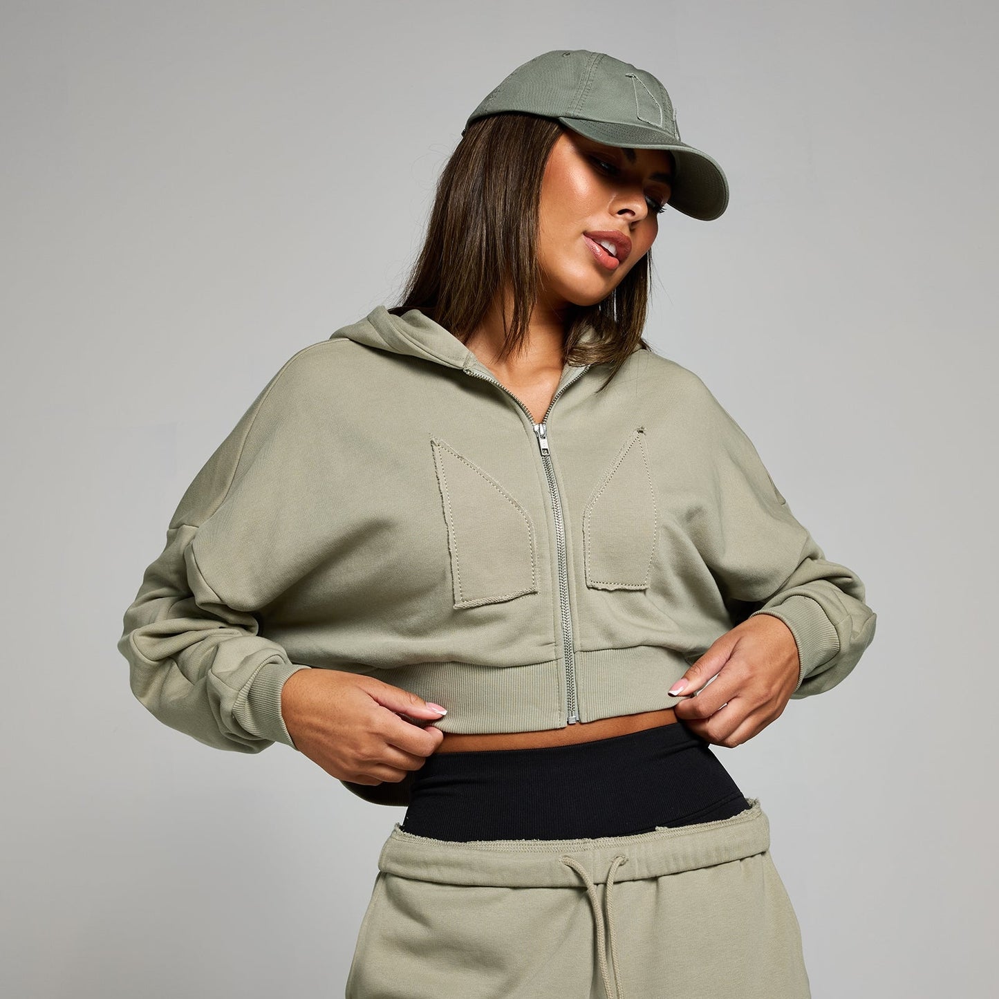geropte hoodie met rits en opgestikt motief - Donkersaliegroen / XXL